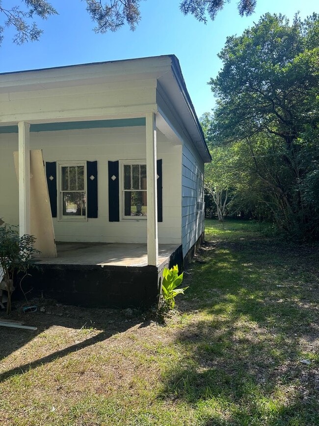 property at 64 N Poplar St