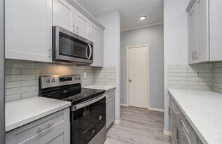 3088 Holly Hall St in Houston, TX - Building Photo