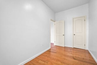 71-32 Fresh Pond Rd in Queens, NY - Building Photo - Building Photo