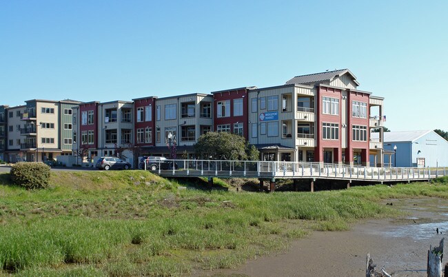 Bridgeport Landing Condominiums in Florence, OR - Building Photo - Building Photo