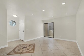 2985 Juniper Hills Blvd in Las Vegas, NV - Building Photo - Building Photo