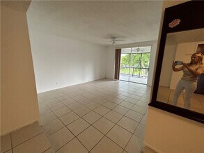 3690 Inverrary Dr in Lauderhill, FL - Building Photo - Building Photo