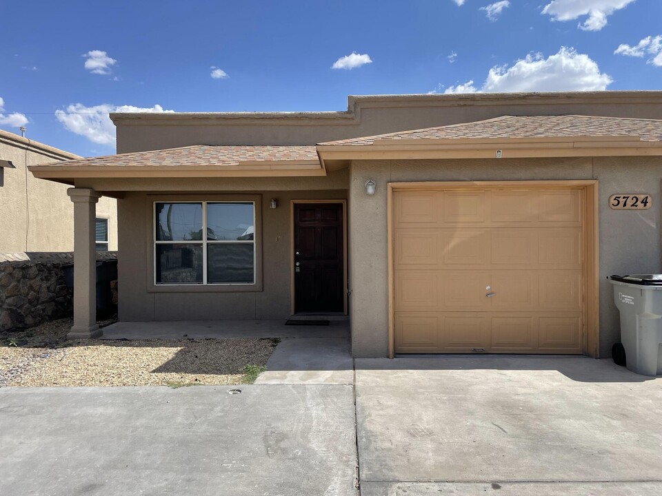 5724 Saluki Dr in El Paso, TX - Building Photo