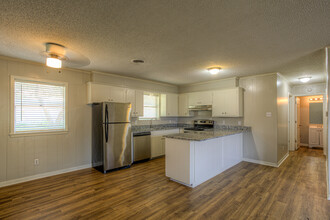 Woodland Apartments in Ingleside, TX - Building Photo - Interior Photo