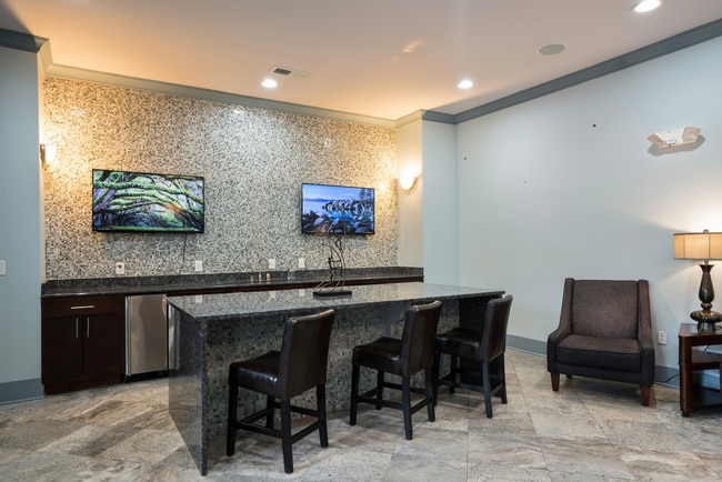 Ansley Falls Apartment Homes in Charlotte, NC - Foto de edificio - Building Photo