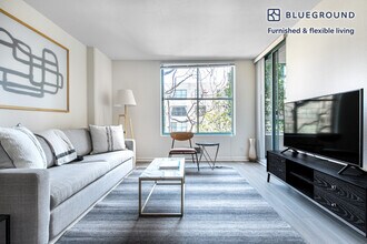 2 Townsend St in San Francisco, CA - Building Photo - Building Photo