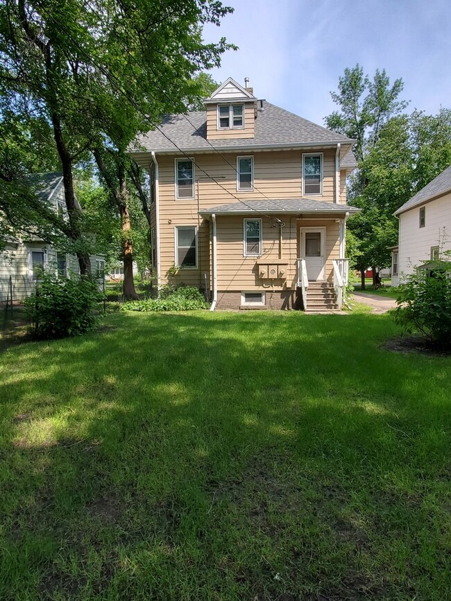 1509 University Ave in Grand Forks, ND - Building Photo - Building Photo