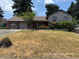 3809 NE 137th Pl in Portland, OR - Building Photo