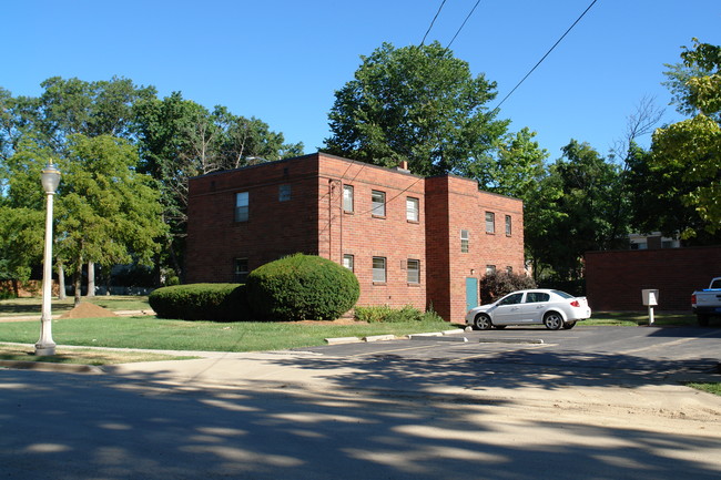 Harrison-Oak Apartments in East Lansing, MI - Foto de edificio - Building Photo