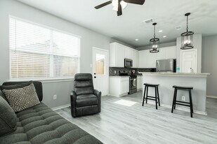 345 Brandy Ridge Ln in Dickinson, TX - Building Photo