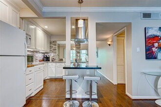 1800 Stoney Brook Dr in Houston, TX - Building Photo - Building Photo