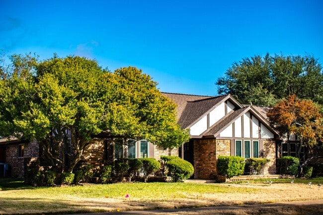 property at 3205 Winchester Dr