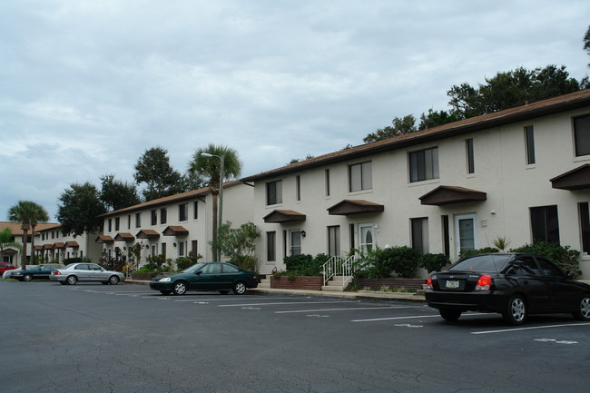 3333 S Ridgewood Ave in Daytona Beach, FL - Building Photo - Building Photo