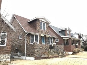 6439 Lindenwood Pl in St. Louis, MO - Building Photo - Building Photo