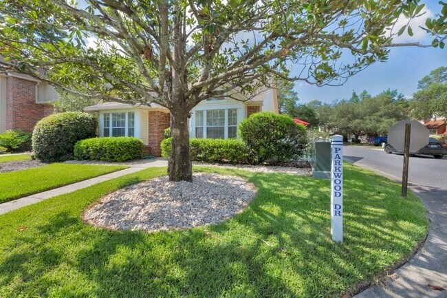 110 Parkwood Dr in Niceville, FL - Building Photo - Building Photo