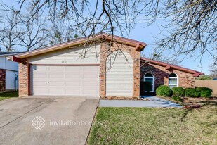 2600 Treeview Dr in Arlington, TX - Building Photo