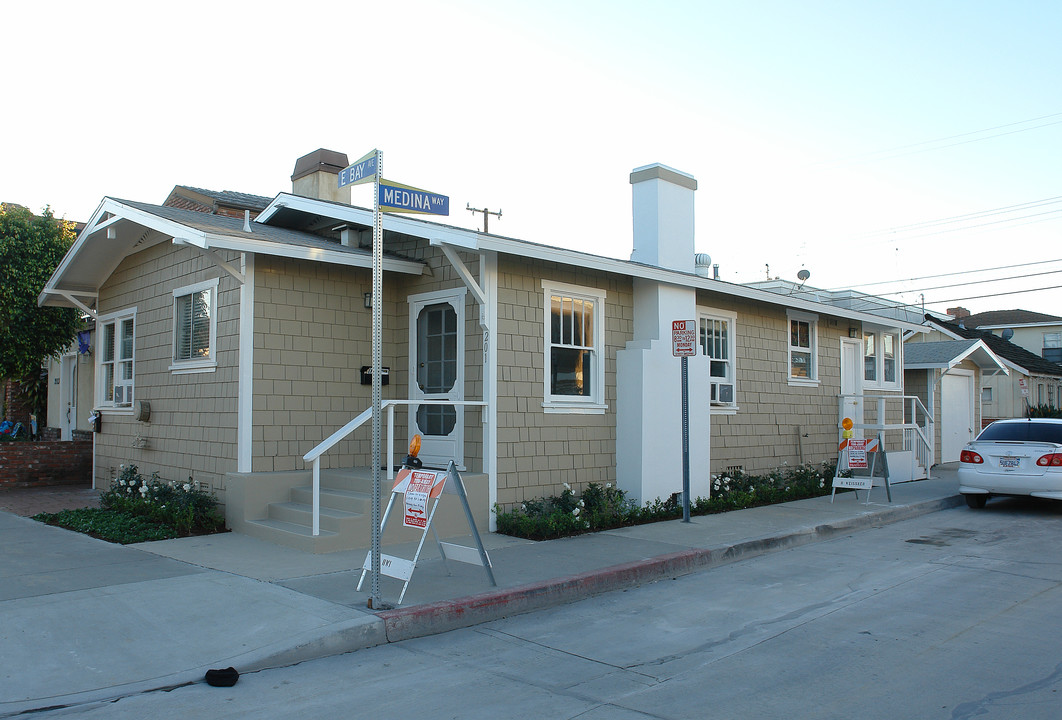 201 E Bay Ave in Newport Beach, CA - Building Photo