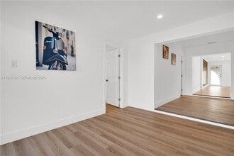 4701 SW 104th Ct in Miami, FL - Foto de edificio - Building Photo