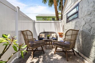 2859 Dartmouth Ave N in St. Petersburg, FL - Foto de edificio - Building Photo