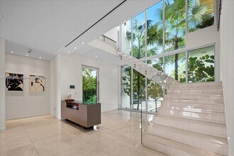 3465 Meridian Ave in Miami Beach, FL - Building Photo - Building Photo