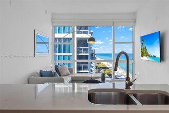 6801 Collins Ave, Unit PH11 in Miami Beach, FL - Building Photo - Building Photo