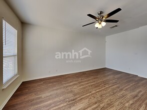 9638 Summer Vail in San Antonio, TX - Building Photo - Building Photo