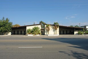 1538-1548 W Walnut Ave in Visalia, CA - Building Photo