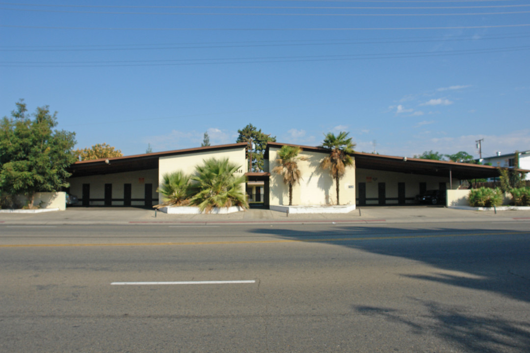 1538-1548 W Walnut Ave in Visalia, CA - Foto de edificio