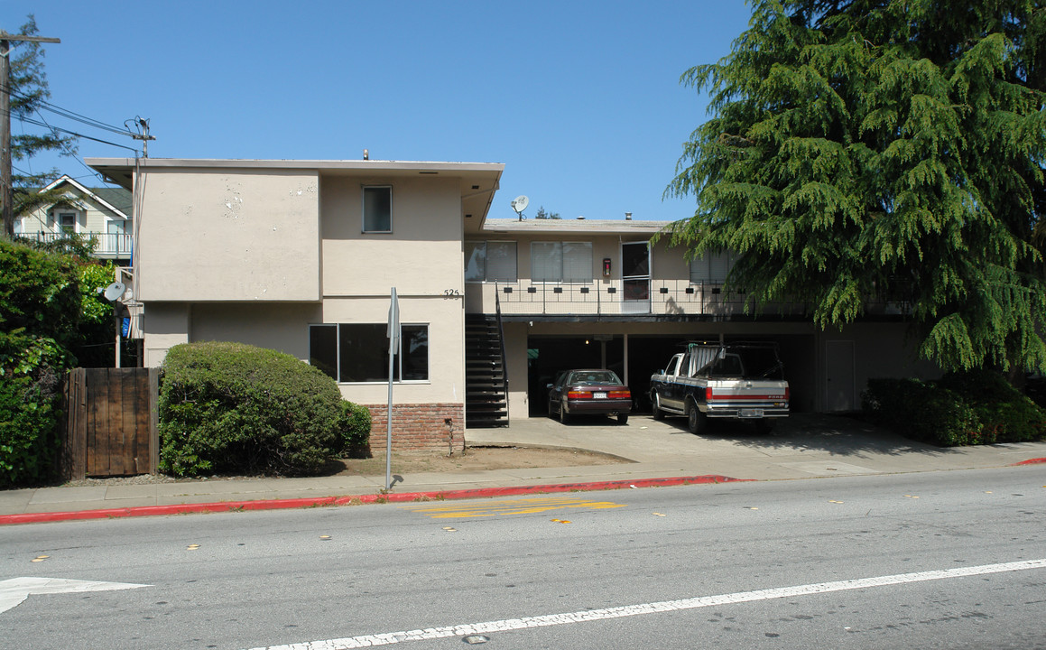 525 E Poplar Ave in San Mateo, CA - Foto de edificio