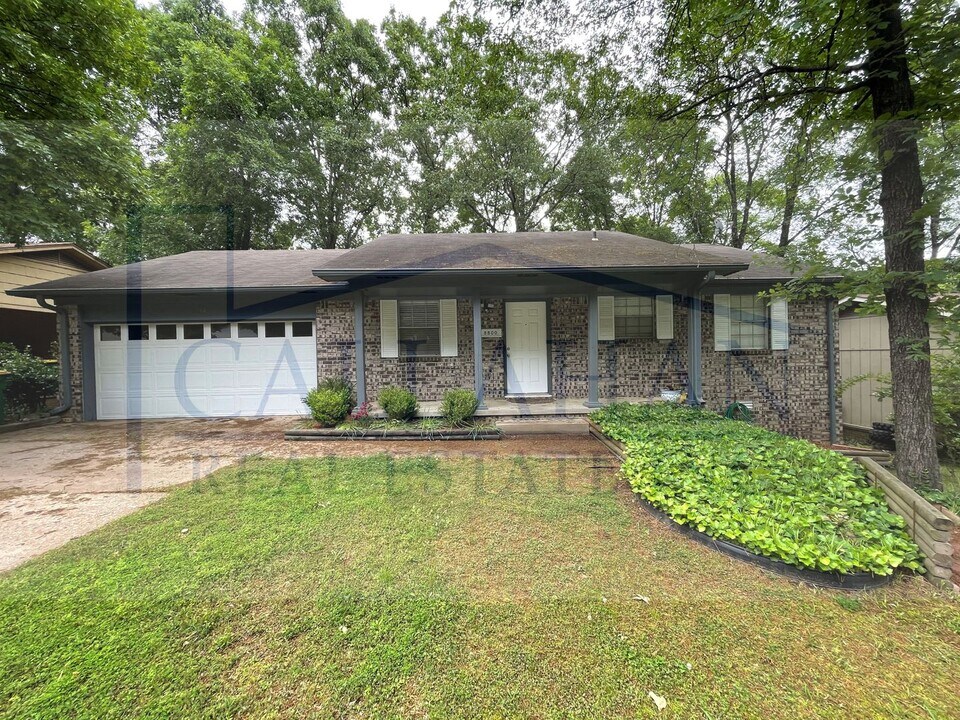 8800 Oakhaven Dr in Sherwood, AR - Building Photo