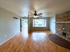 2083 Amirante St in Eugene, OR - Building Photo - Building Photo