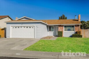 520 Eider Ln in Suisun City, CA - Building Photo