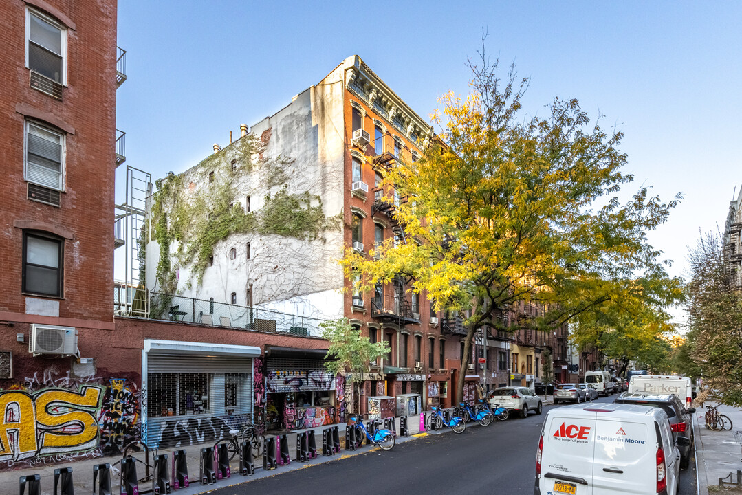 88 E 3rd St in New York, NY - Foto de edificio