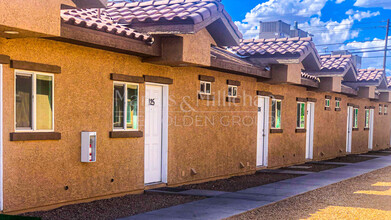 Sandhill Apartments in Las Vegas, NV - Foto de edificio - Building Photo