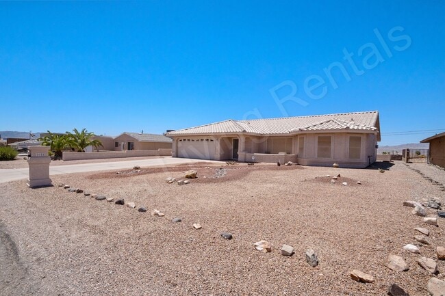 1655 Navigator Dr in Lake Havasu City, AZ - Foto de edificio - Building Photo