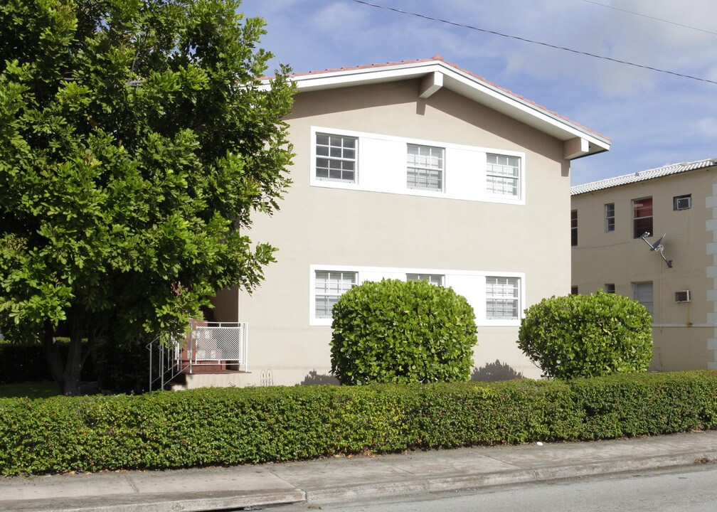 Gables Court Apartments in Coral Gables, FL - Building Photo