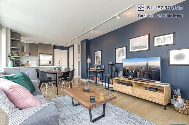 200 E 11th St, Unit FL7-ID10 in New York, NY - Foto de edificio - Building Photo