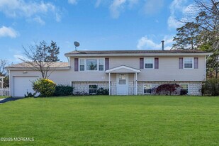 353 Cokes Dr in Toms River, NJ - Building Photo