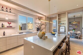 455 N Palm Dr in Beverly Hills, CA - Building Photo - Building Photo