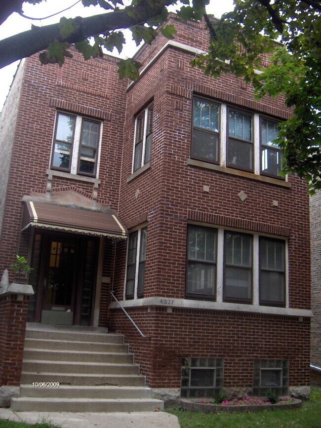 4037 N Long Ave, Unit Garden in Chicago, IL - Foto de edificio - Building Photo