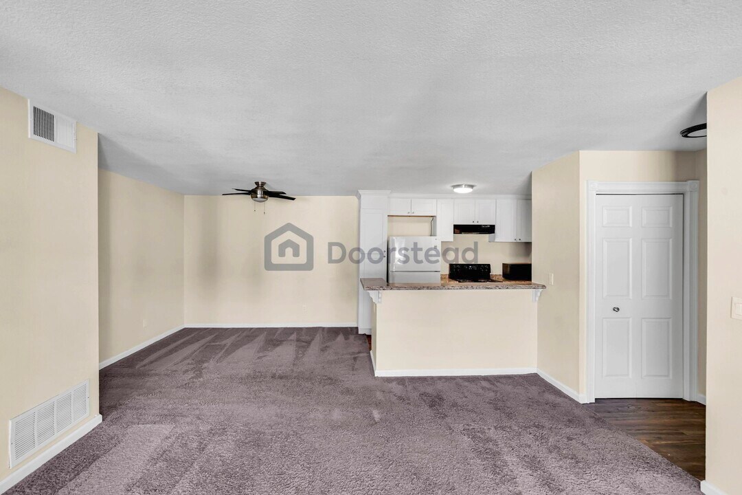2521 W Sunflower Ave, Unit J 12 in Santa Ana, CA - Building Photo