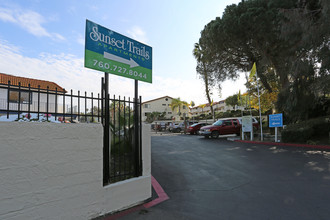 Sunset Trails in Vista, CA - Foto de edificio - Building Photo