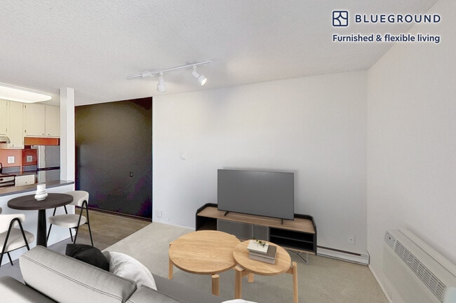 3883 Ingraham St, Unit SI FL1-ID262A in San Diego, CA - Building Photo - Building Photo