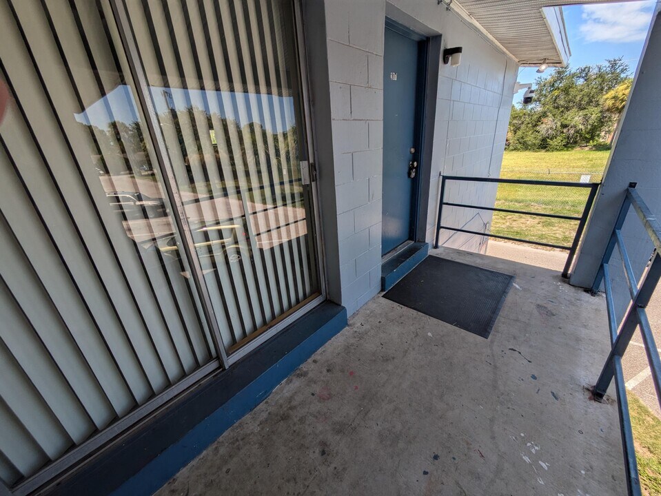 140 Minna Ln in Merritt Island, FL - Foto de edificio