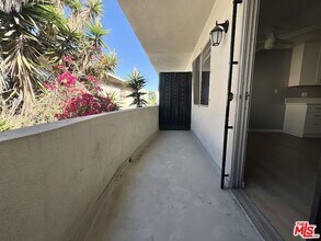 1426 Orange Grove Ave in Los Angeles, CA - Foto de edificio - Building Photo