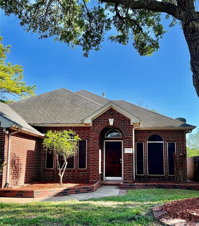 13607 Mansor Dr in Houston, TX - Foto de edificio