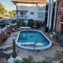 2424 NE 9th St in Fort Lauderdale, FL - Building Photo