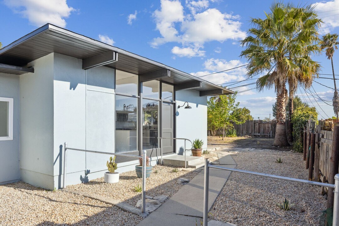 528-530 Creston Rd in Paso Robles, CA - Building Photo