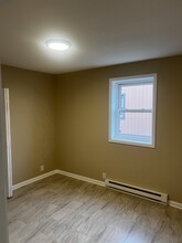 705 Amanda Ave, Unit 705 in McHenry, IL - Foto de edificio - Building Photo