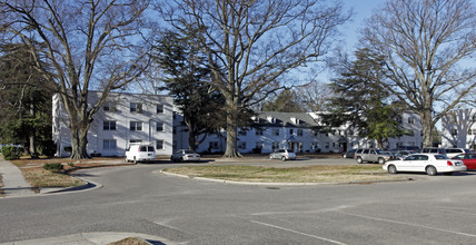 Colonial Landing Apartments in Hampton, VA - Building Photo - Building Photo